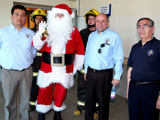 “Viejito Pascuero” llenó de alegría el Hospital Regional de Temuco