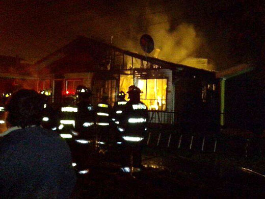 Incendio afectó dos viviendas en villa Héroes de la Concepción