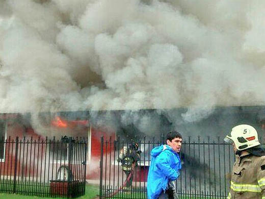 Incendio destruyó una casa y afectó otras dos en Temuco