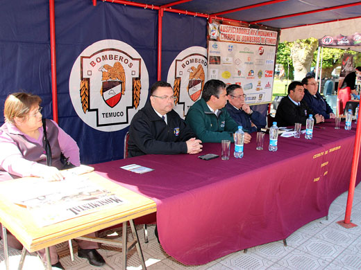 En la plaza Aníbal Pinto se lanzó la Rifa Monumental 2015 del Cuerpo de Bomberos de Temuco
