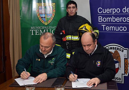 Municipalidad de Temuco entregó plano digital a Bomberos