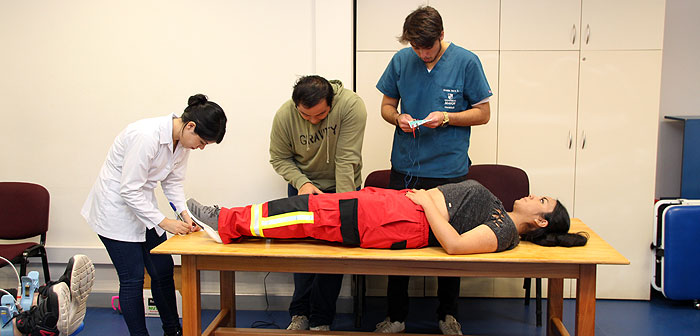 Universidades de Temuco se unen para practicar exámenes gratuitos de salud a bomberos