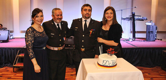 Tercera Compañía entregó medalla conmemorativa y realizó su cena aniversario