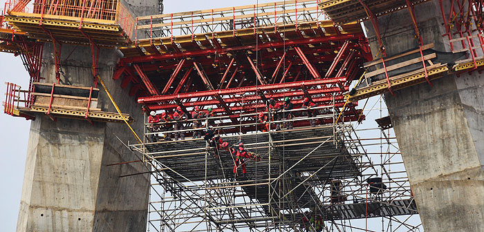 Grupo Grimp de Bomberos de Temuco participó de simulacro de rescate en altura desde puente Treng Trenk Kay Kay