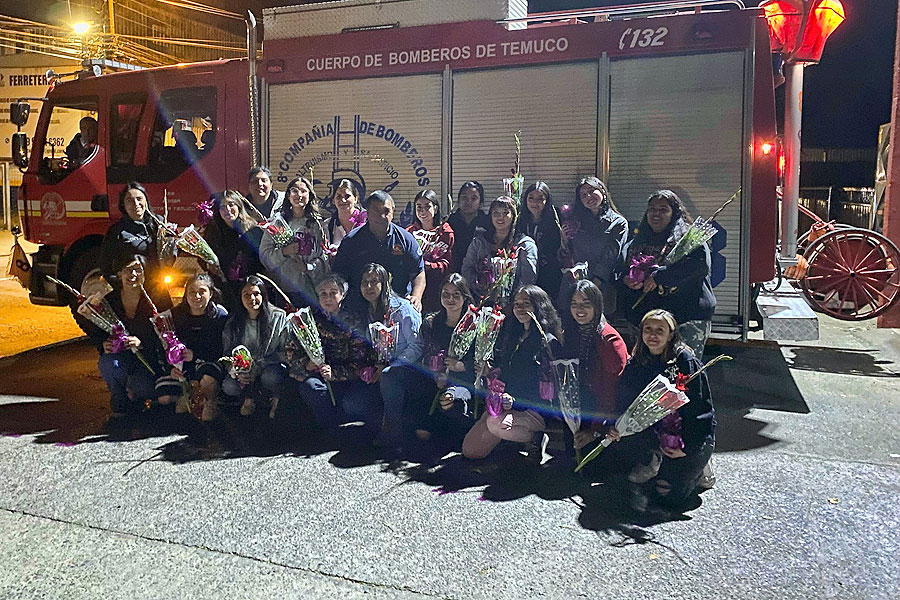 Conmemoran el Día Internacional de la Mujer en los distintos cuarteles del Cuerpo de Bomberos de Temuco