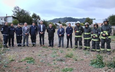 Gobernador regional visitó la Octava Compañía para interiorizarse del proyecto de un nuevo cuartel