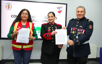 Escuela de Bomberos de Temuco celebra su sexto aniversario suscribiendo convenios con la Ufro y Conaf
